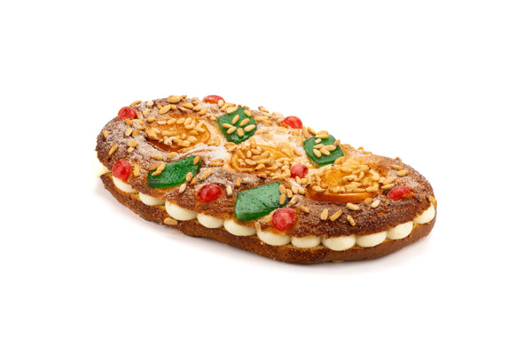 Coca de brioix con fruta rellena de crema