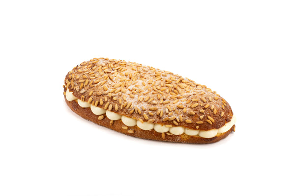 Coca de brioche con piñones rellena de crema sin gluten